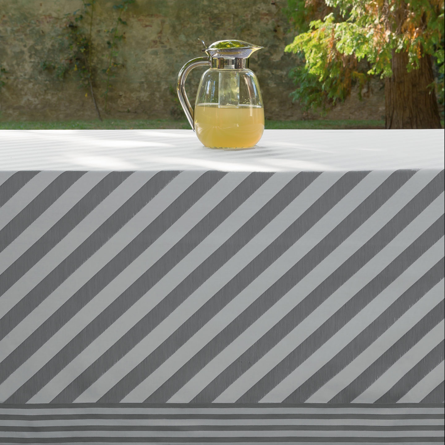 Quagliotti_antibes tablecloth striped