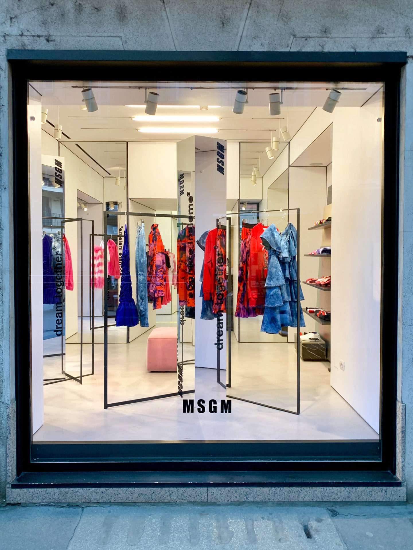 MSGM window design totem mirror