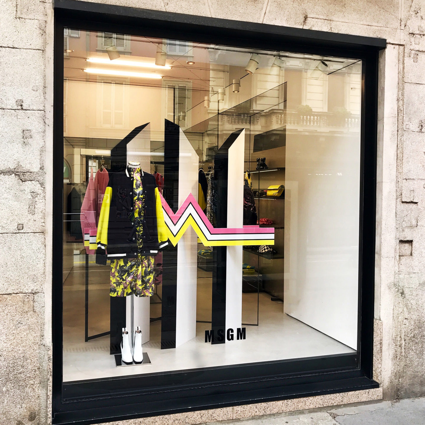 MSGM twin peaks window design M black white structure yellow