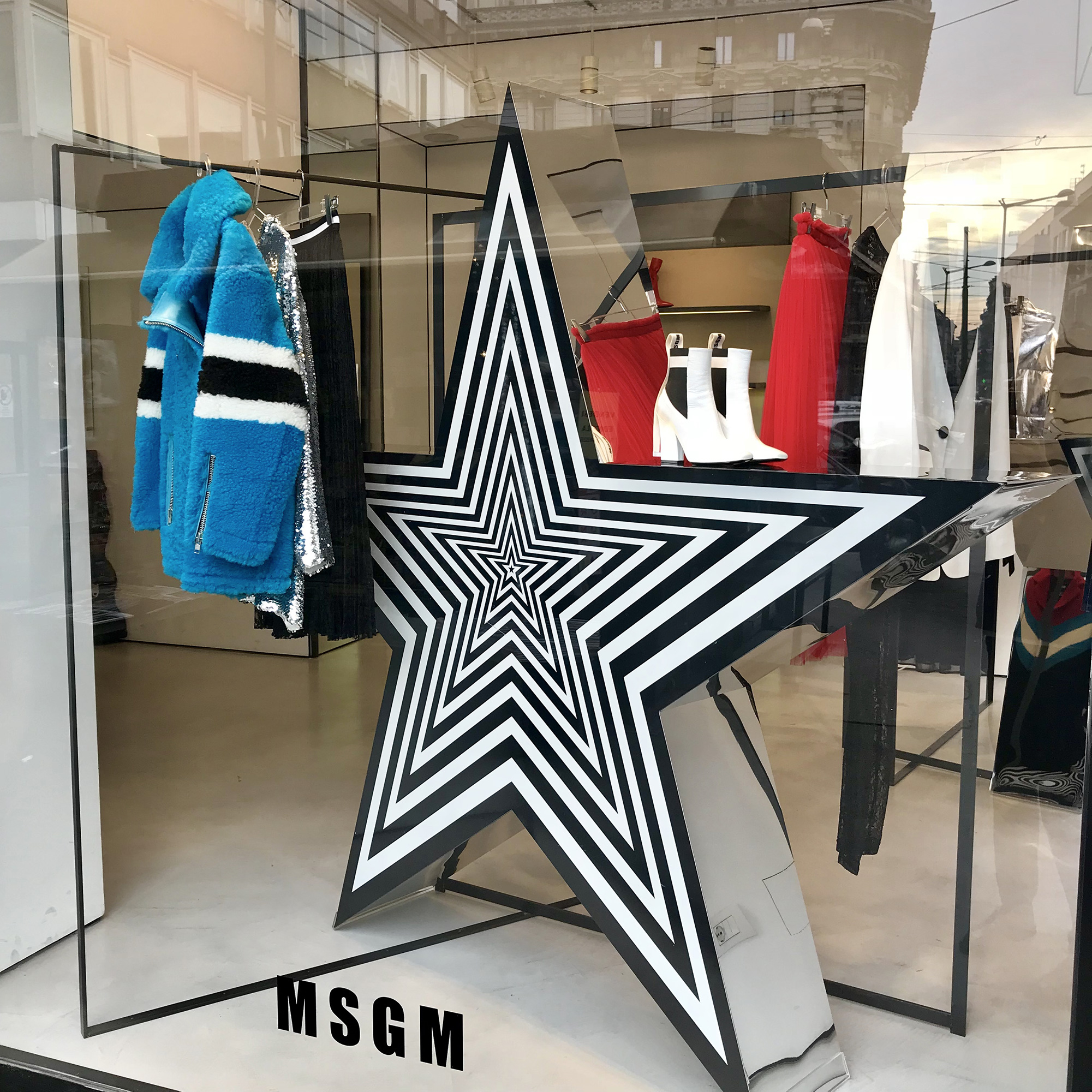 MSGM star window design optical, black and white striped