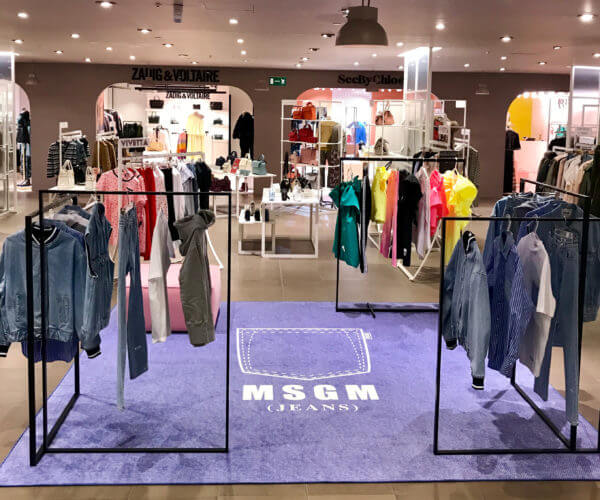 MSGM Jeans, pop up Rinascente Milano with rug and black frames