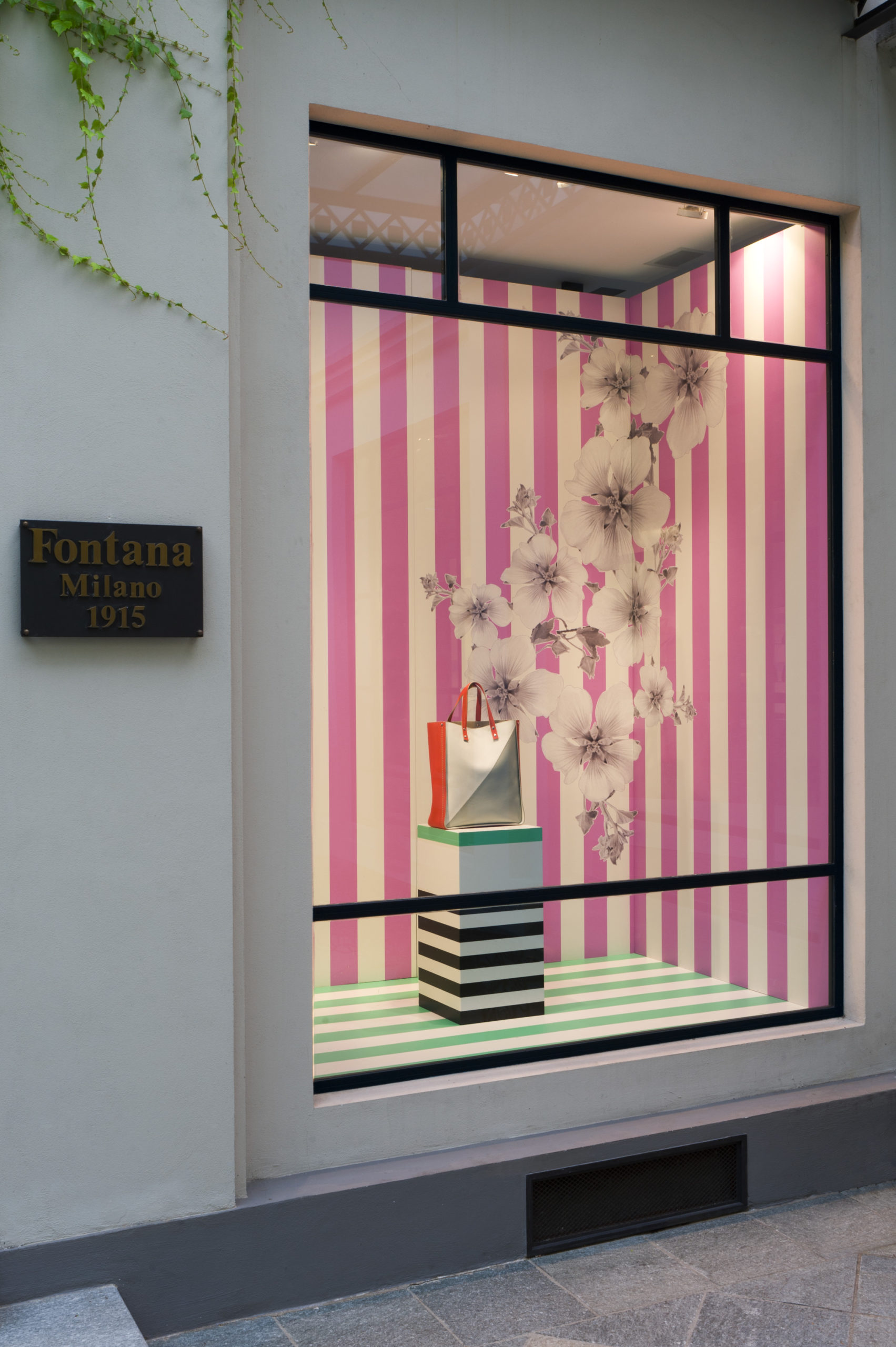 Fontana Milano 1915 bag, stripes and flowers window display