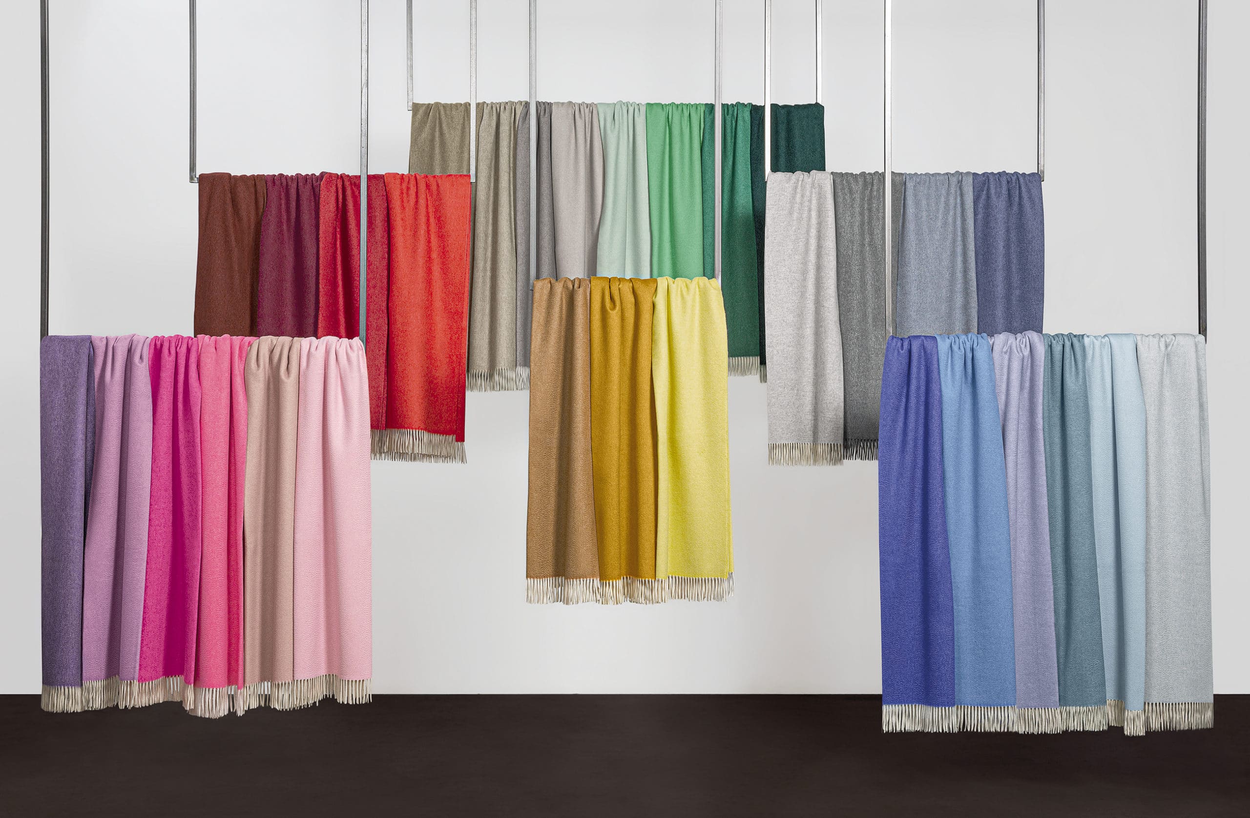 Hanging Cashmere blankets, colors - Styling Christian Rizzi