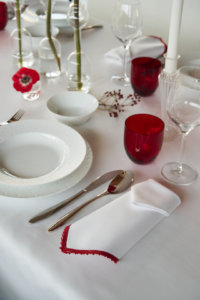 tavola, tovaflia, tovaglioli, styling, christianrizzi, rosso, bicchieri, fiori